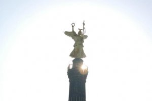 2007-09-28-07-56-43-colonne-de-la-victoire-5e9b6-29f0f