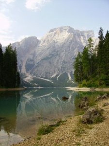 2007-09-26-05-02-02-dolomites-reflets-sur-le-lac-de-braies-867bd-cbc66