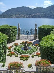 2007-09-27-09-26-43-jardin-d-une-villa-vue-sur-le-lac-majeur-4940a-434fe