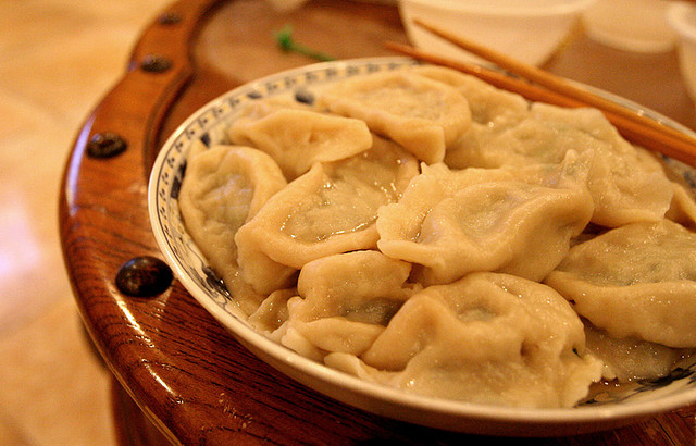 Plat de raviolis chinois