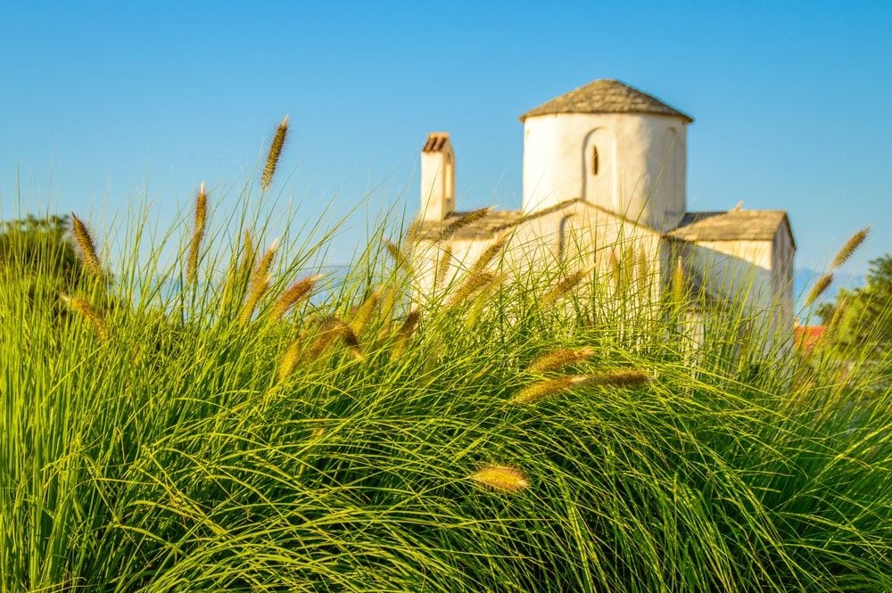 La plus petite cathédrale du monde à Nin