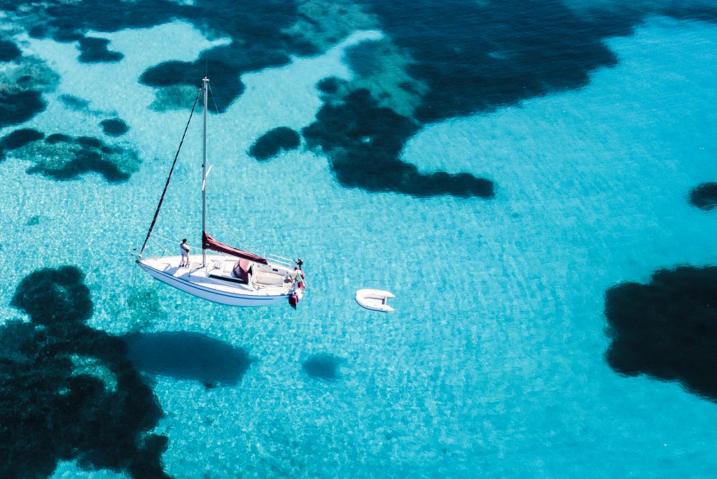 eau turquoise sardaigne voilier - blog Opodo