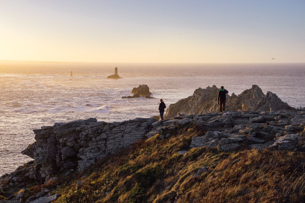 ocean rochers pointe du raz bretagne