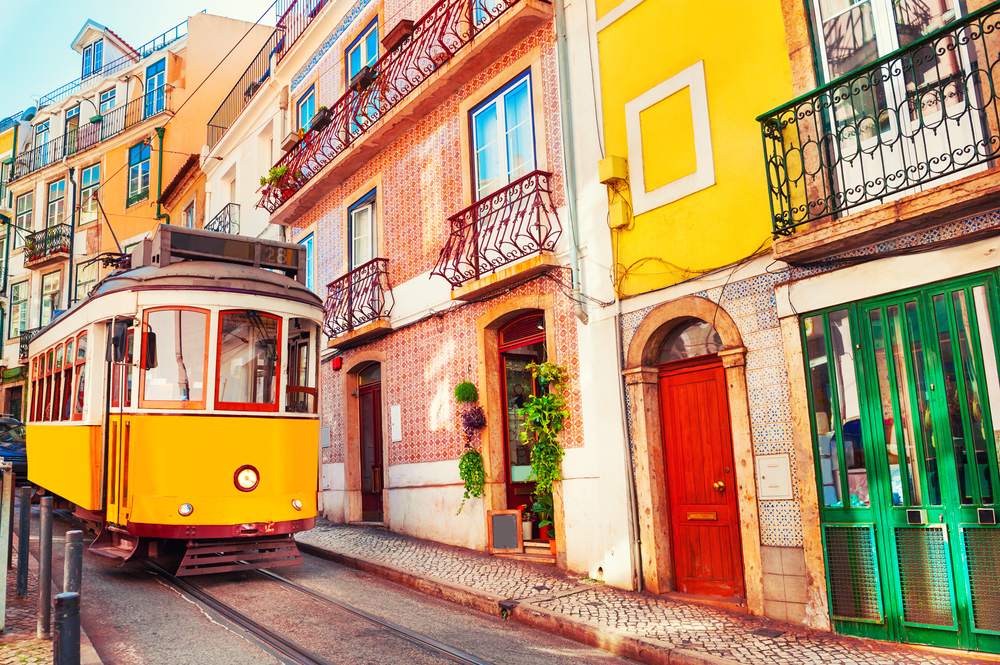 tram jaune Lisbonne
